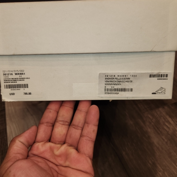 Sneakers - Picture 4 of 11